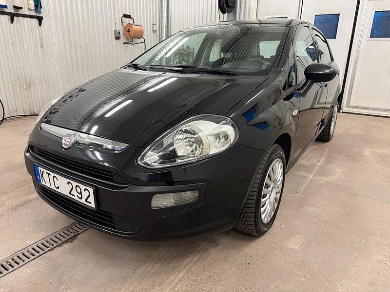 Svart Begagnad 2010 Fiat Punto Evo Dynamic Halvkombi | 37 500 kr - Bild 1/4
