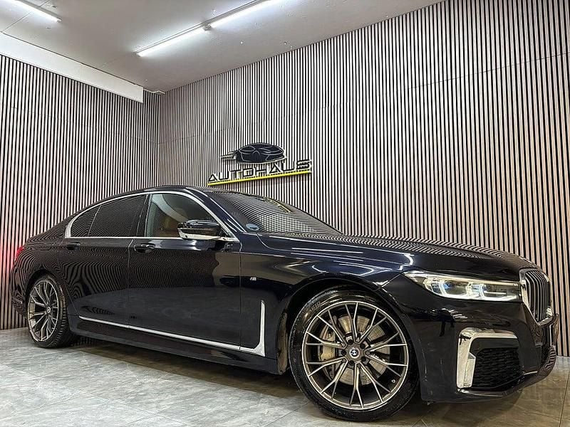 Svart Begagnad 2021 BMW 740 M Sport Sedan | 749 900 kr - Bild 1/4