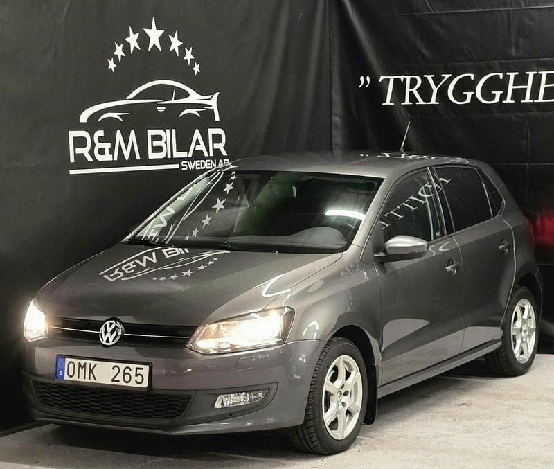 Mörkgrå Begagnad 2010 VW Polo S Halvkombi | 69 800 kr (Marknadspris) - Bild 1/4