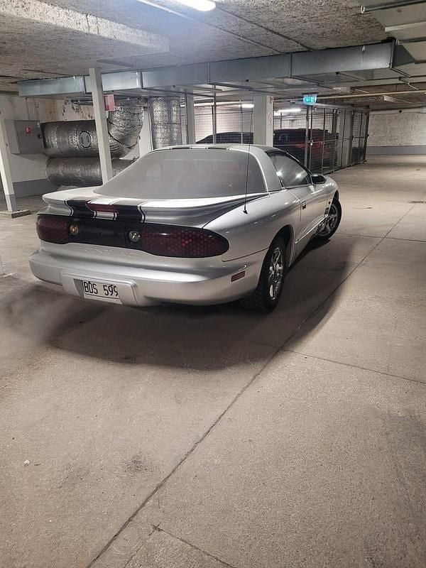 Begagnad Pontiac Firebird 196 HK (144 kW) 2000
