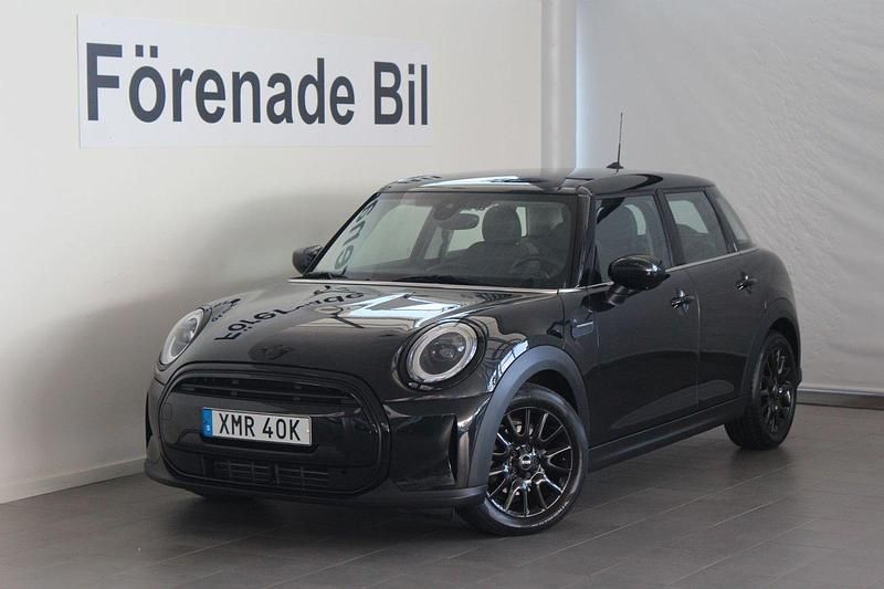 Svart Begagnad 2022 Mini Cooper Halvkombi | 239 000 kr (Lite dyr) - Bild 1/4