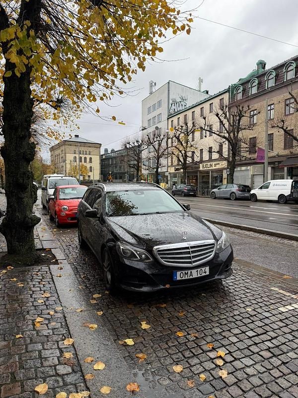 Svart Begagnad 2014 Mercedes E220 Kombi | 109 000 kr (Bra pris) - Bild 1/4