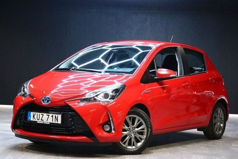 Röd Begagnad 2019 Toyota Yaris Hybrid Active Halvkombi | 149 900 kr (Bra pris) - Bild 1/4