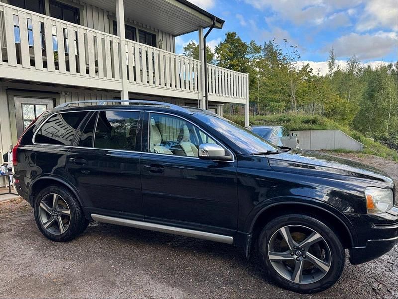 Svart Begagnad 2014 Volvo XC90 R-Design SUV | 180 000 kr (Marknadspris) - Bild 1/4