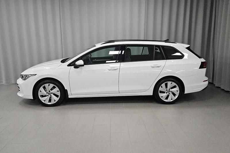 Begagnad VW Golf VIII Life 151 HK (111 kW) 2024 Vit Kombi