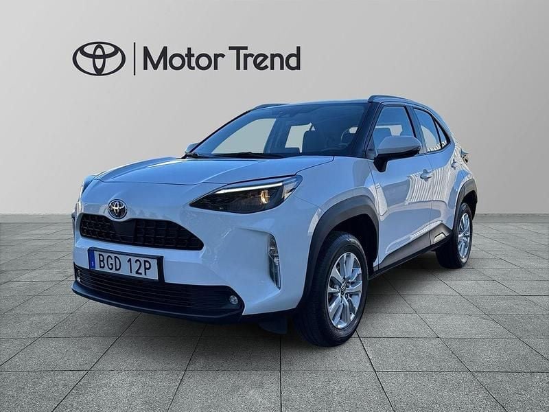 Vit Begagnad 2022 Toyota Yaris Cross Active SUV | 265 000 kr (Marknadspris) - Bild 1/3