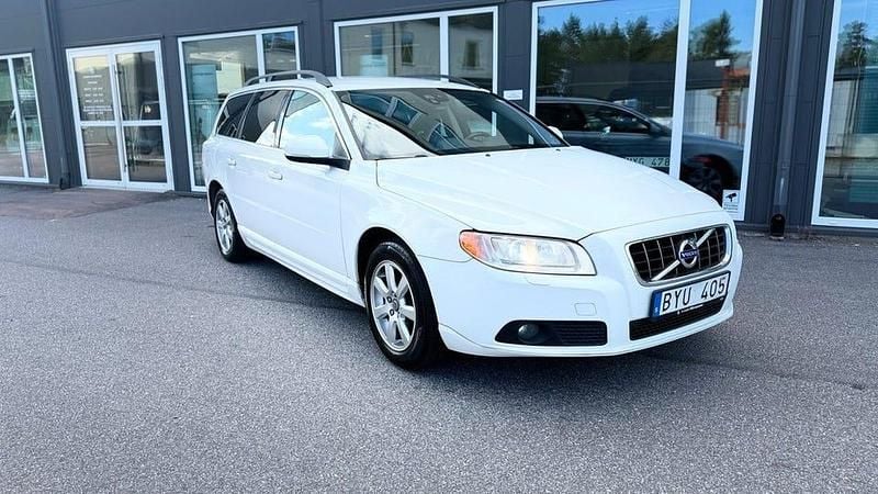 Vit Begagnad 2013 Volvo V70 Momentum Kombi | 134 900 kr (Dyr) - Bild 1/4