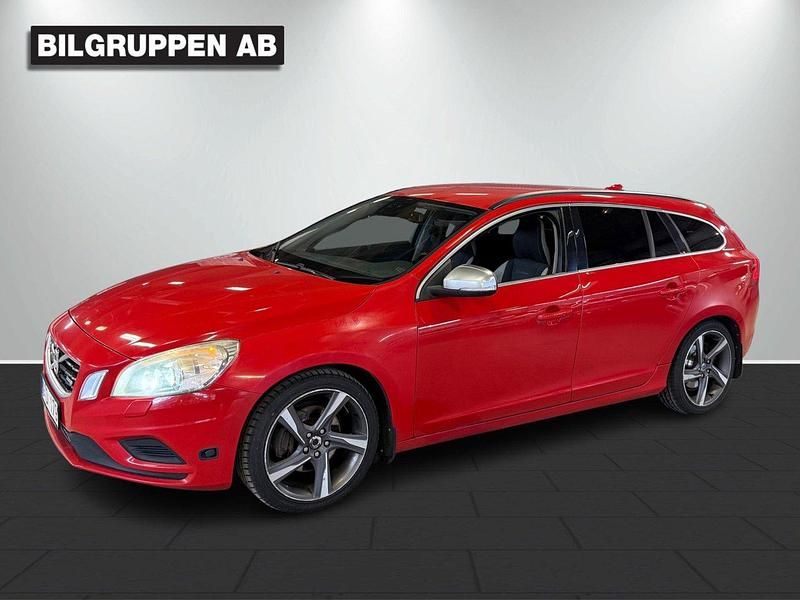 Röd Begagnad 2011 Volvo V60 R-Design Kombi | 89 900 kr (Marknadspris) - Bild 1/4