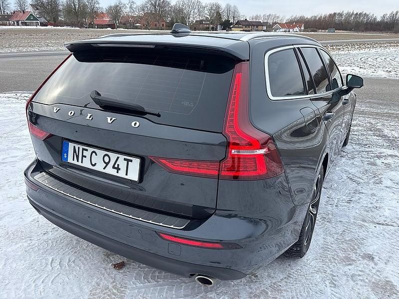 Begagnad Volvo V60 Momentum 190 HK (139 kW) 2019 Grå Kombi