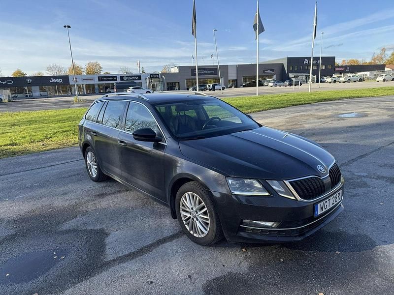 Svart Begagnad 2019 Skoda Octavia G-TEC Style Kombi | 65 000 kr (Marknadspris) - Bild 1/4
