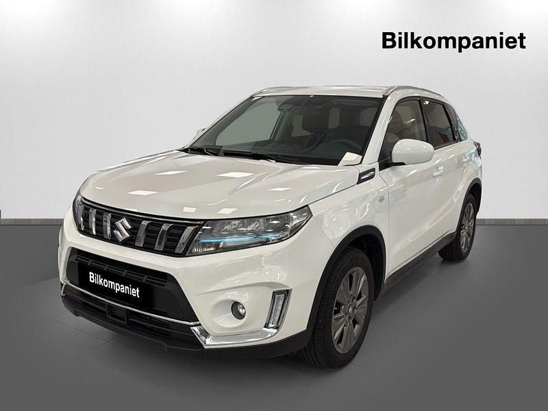 Vit Begagnad 2023 Suzuki Vitara SUV | 254 900 kr (Marknadspris) - Bild 1/4