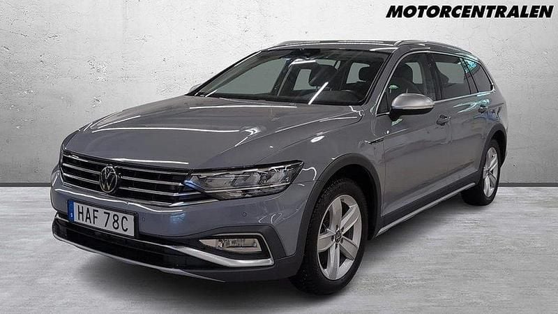 Grå Begagnad 2023 VW Passat Alltrack Kombi | 379 000 kr (Marknadspris) - Bild 1/4