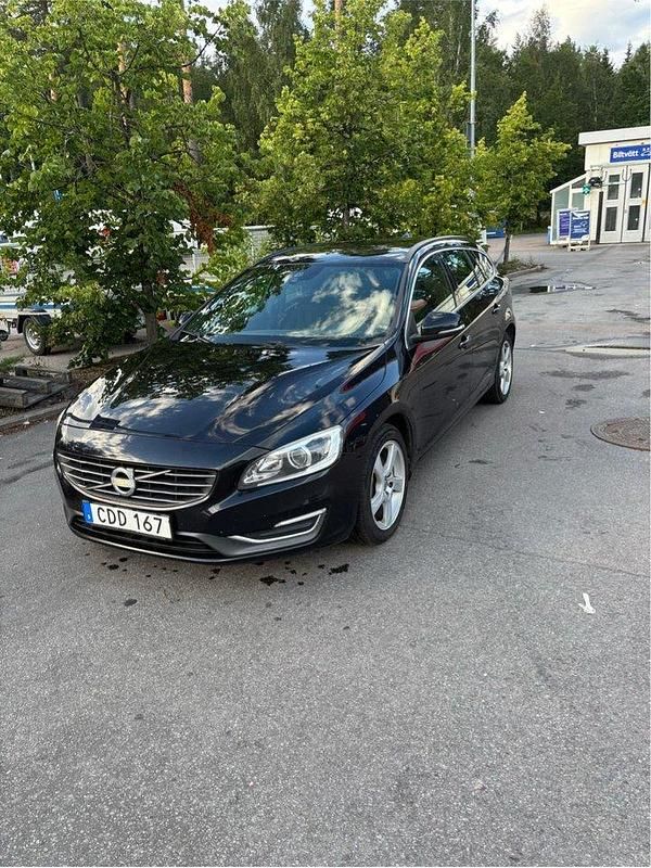 Svart Begagnad 2014 Volvo V60 Momentum Kombi | 99 000 kr (Bra pris) - Bild 1/4