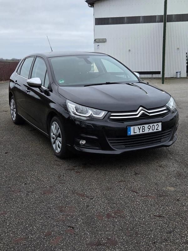 Metallic Begagnad 2015 Citroën C4 Halvkombi | 70 000 kr (Bra pris) - Bild 1/4