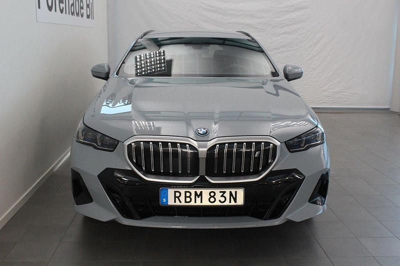 Begagnad BMW i5 M Sport 442 kW (601 HK) 2024 Grå Sedan