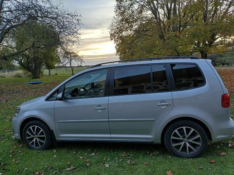Begagnad VW Touran 140 HK (102 kW) 2014 Minibuss