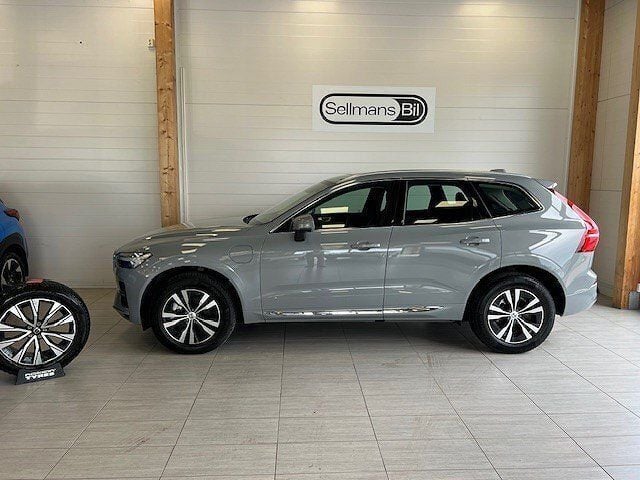Grå Begagnad 2024 Volvo XC60 Core SUV | 529 000 kr (Superpris) - Bild 1/4
