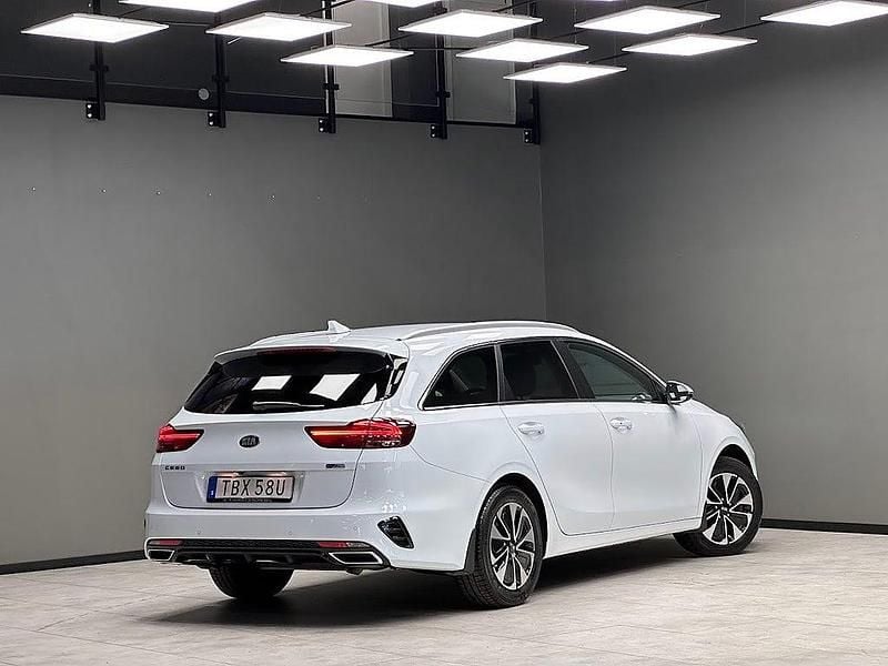 Begagnad Kia Ceed Sportswagon Advance 141 HK (103 kW) 2021 Vit Kombi
