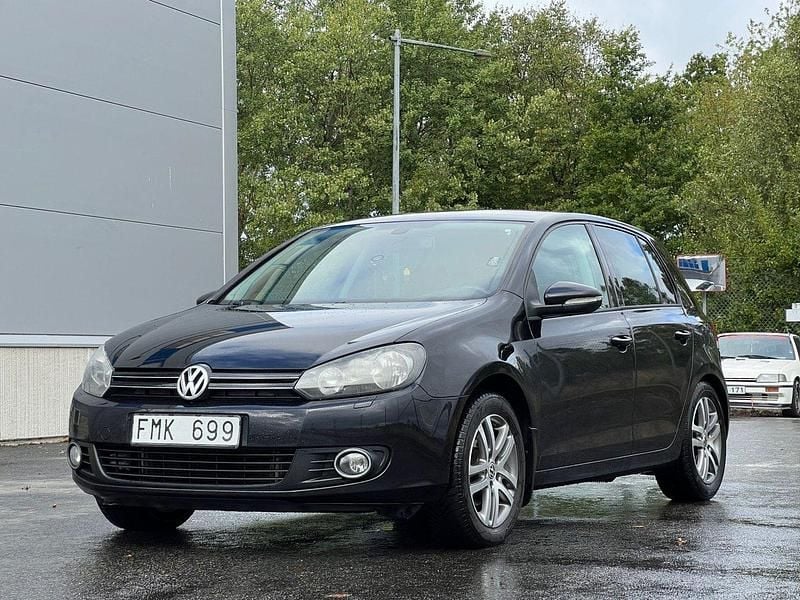 Svart Begagnad 2011 VW Golf VI Halvkombi | 79 900 kr (Marknadspris) - Bild 1/4