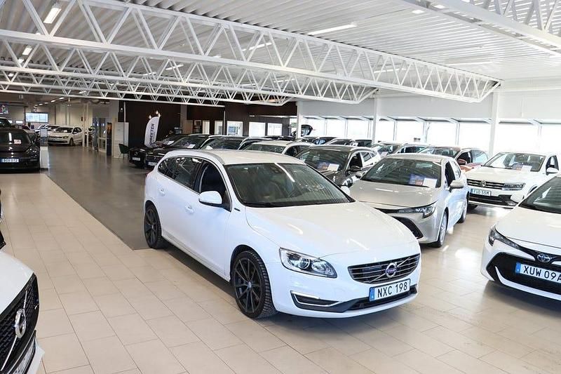 Begagnad Volvo V60 Summum 231 HK (169 kW) 2018 Vit Kombi