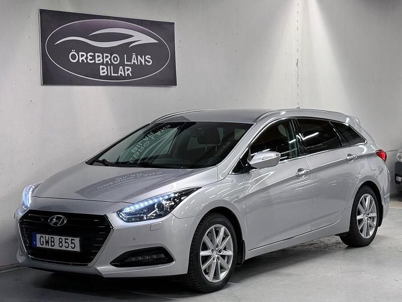 Silver Begagnad 2016 Hyundai i40 Kombi | 109 900 kr (Marknadspris) - Bild 1/4
