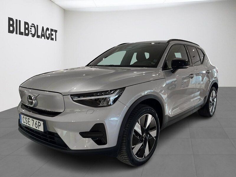 Silver Begagnad 2023 Volvo XC40 Core SUV | 419 500 kr - Bild 1/4