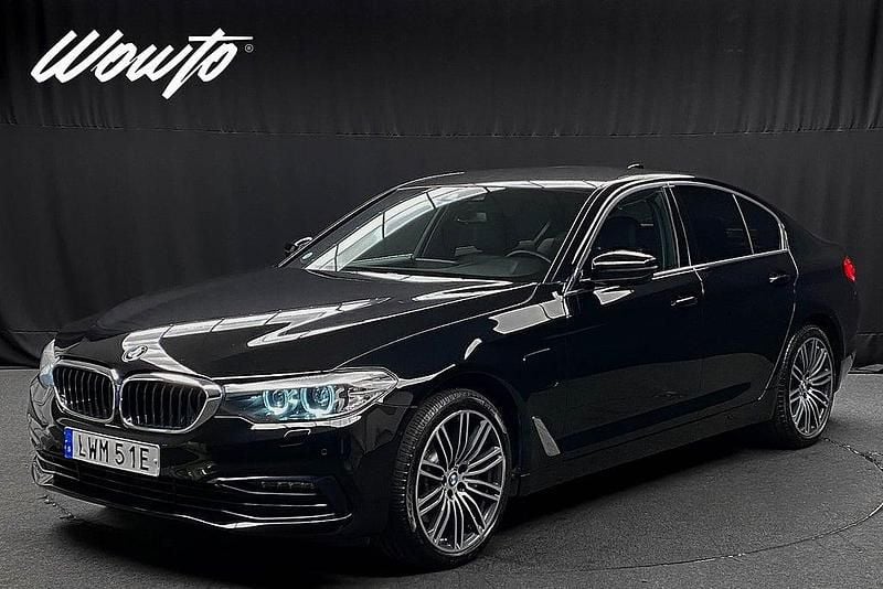 Svart Begagnad 2019 BMW 530e iPerformance Sedan | 279 800 kr (Superpris) - Bild 1/3