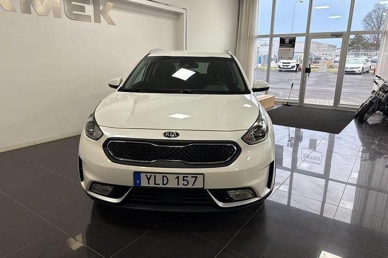 Begagnad Kia Niro Advance 141 HK (103 kW) 2017 Vit SUV