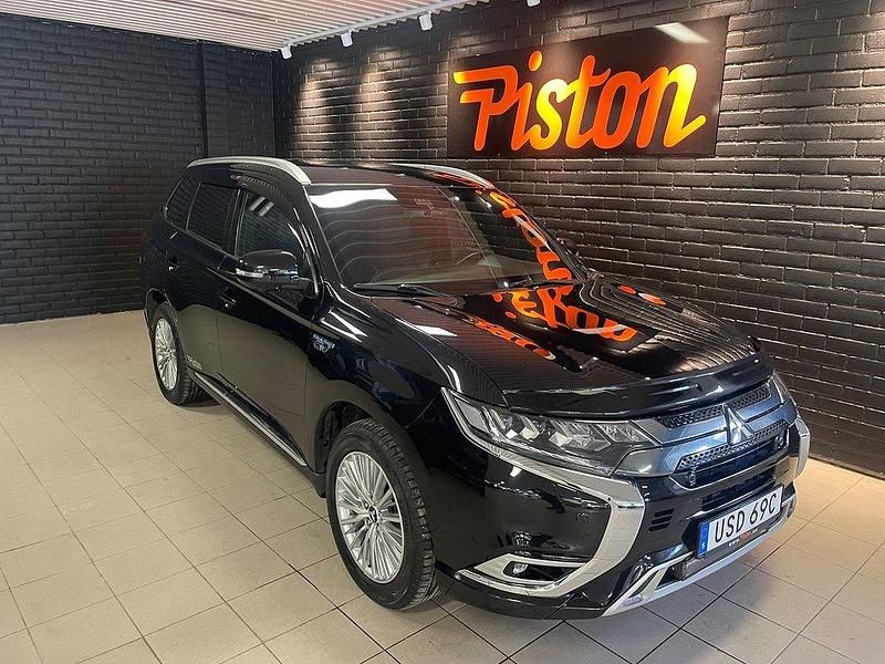 Svart Begagnad 2019 Mitsubishi Outlander P-HEV SUV | 247 000 kr (Marknadspris) - Bild 1/4