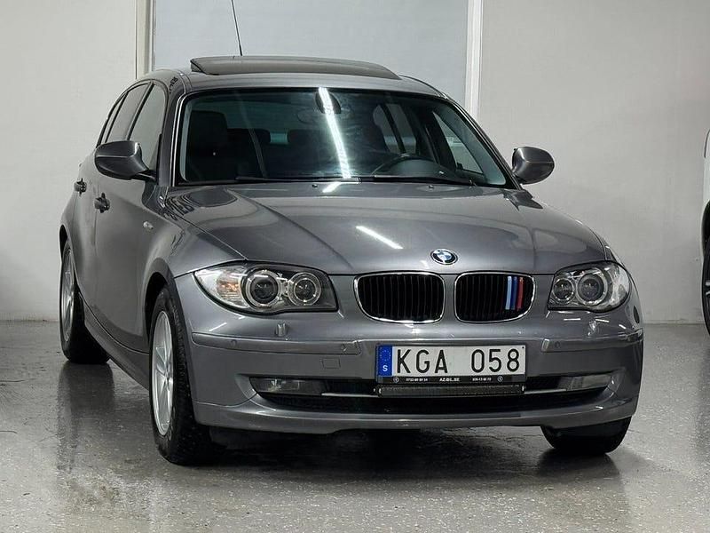 Begagnad BMW 120 Advantage 177 HK (130 kW) 2009 Grå Halvkombi