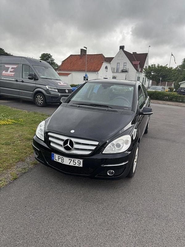 Svart Begagnad 2011 Mercedes B180 Minibuss | 34 000 kr (Superpris) - Bild 1/4