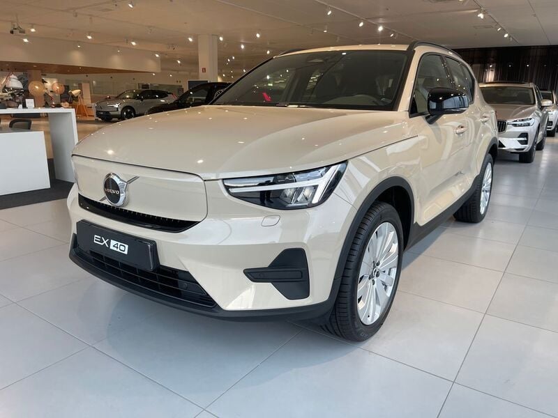 Begagnad Volvo EX40 Core 188 kW (256 HK) 2024 Brun SUV