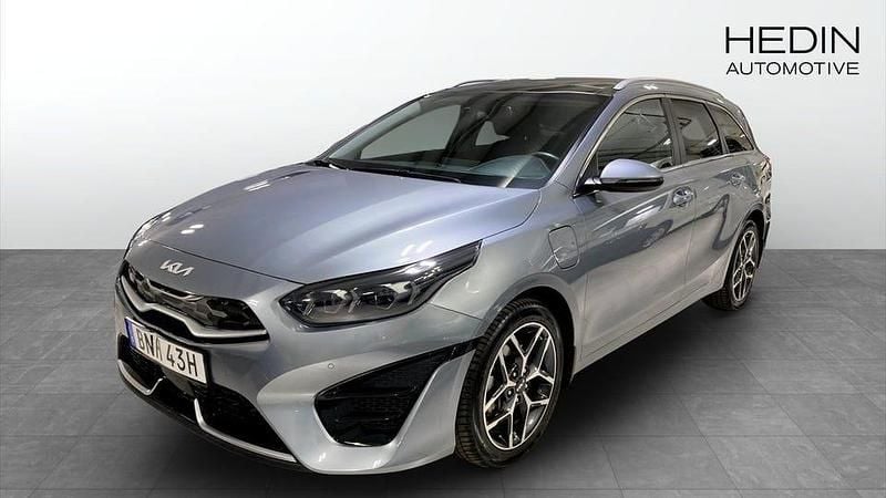 Grå Begagnad 2022 Kia Ceed Advance Halvkombi | 269 900 kr (Bra pris) - Bild 1/4