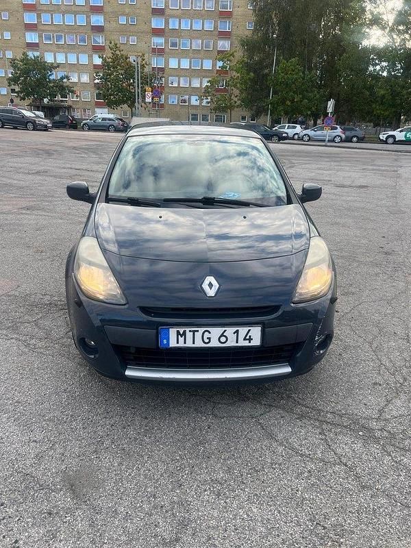 Blå Begagnad 2012 Renault Clio R.S. Halvkombi | 28 000 kr (Marknadspris) - Bild 1/4