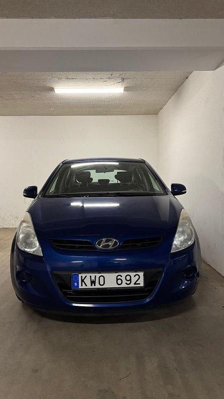 Blå Begagnad 2011 Hyundai i20 Select Halvkombi | 34 900 kr (Marknadspris) - Bild 1/4