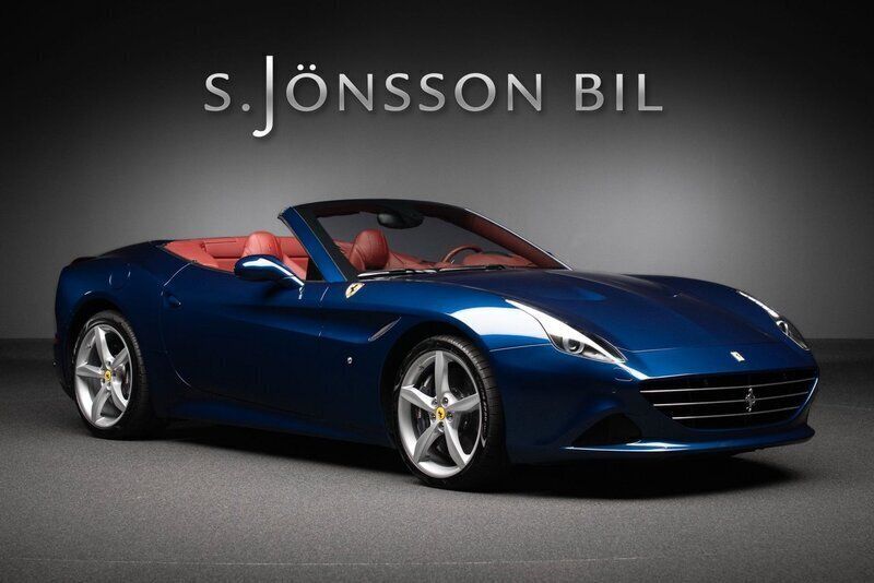 Mörkblå Begagnad 2016 Ferrari California Cab | 1 499 000 kr - Bild 1/4