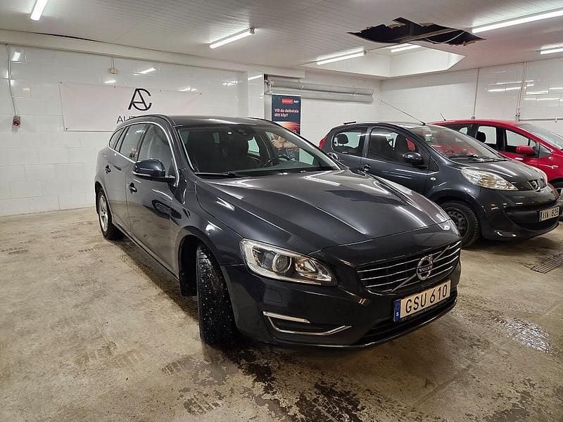 Begagnad Volvo V60 Momentum 120 HK (88 kW) 2015 Grå Kombi