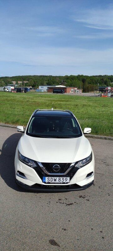 Vit Begagnad 2018 Nissan Qashqai SUV | 160 000 kr (Marknadspris) - Bild 1/4