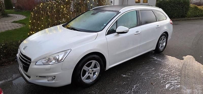 Vit pärlemometallic Begagnad 2012 Peugeot 508 SW Kombi | 53 900 kr (Marknadspris) - Bild 1/4