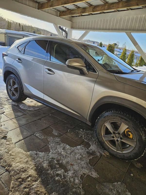 Begagnad Lexus NX300h 197 HK (144 kW) 2015 SUV