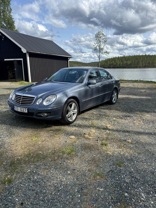 Blå Begagnad 2007 Mercedes E320 Avantgarde Sedan | 58 000 kr (Dyr) - Bild 1/3