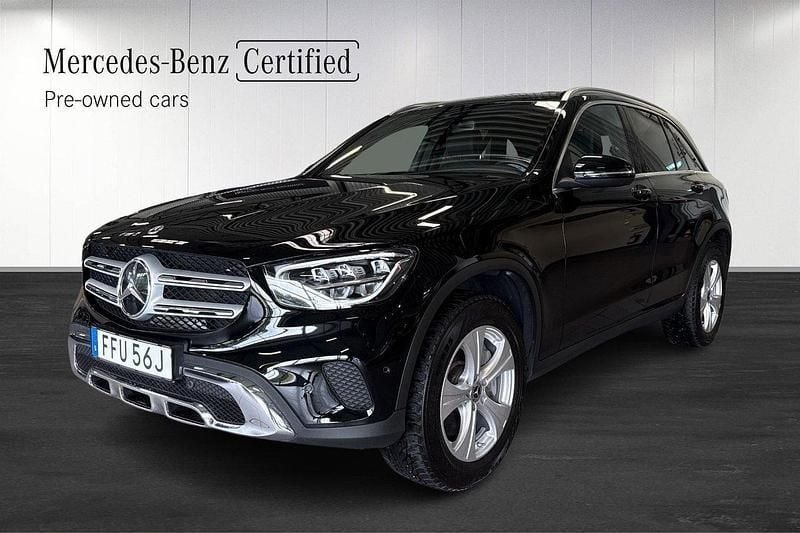 Svart Begagnad 2022 Mercedes GLC300e SUV | 399 900 kr (Superpris) - Bild 1/4