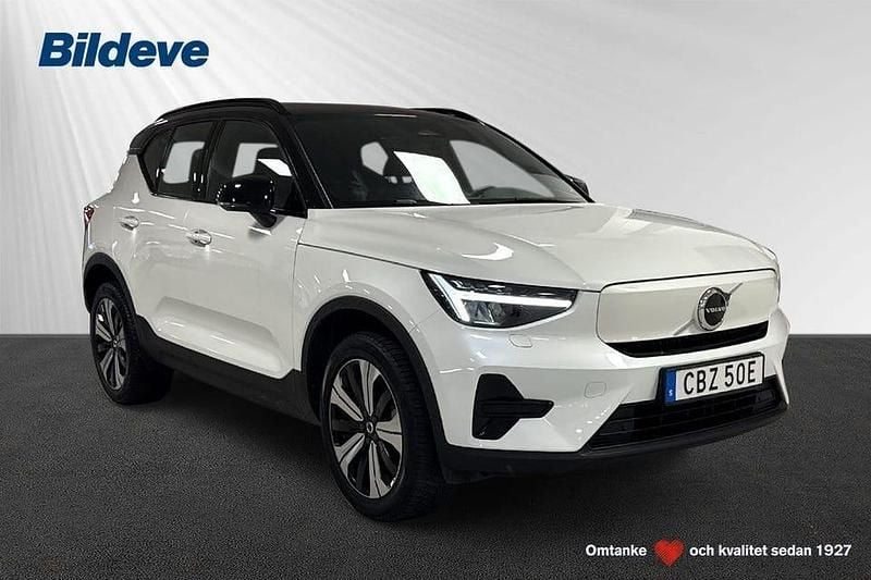 Vit Begagnad 2022 Volvo XC40 Core SUV | 329 900 kr - Bild 1/4