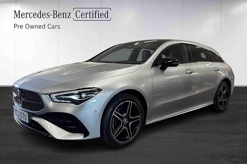 Silver Begagnad 2025 Mercedes CLA250e Shooting Brake Kombi | 423 900 kr (Marknadspris) - Bild 1/1