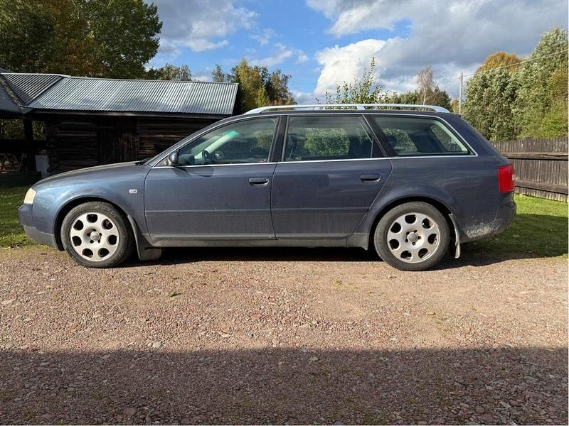 Blå Begagnad 2004 Audi A6 Comfort Kombi | 5 000 kr (Marknadspris) - Bild 1/3