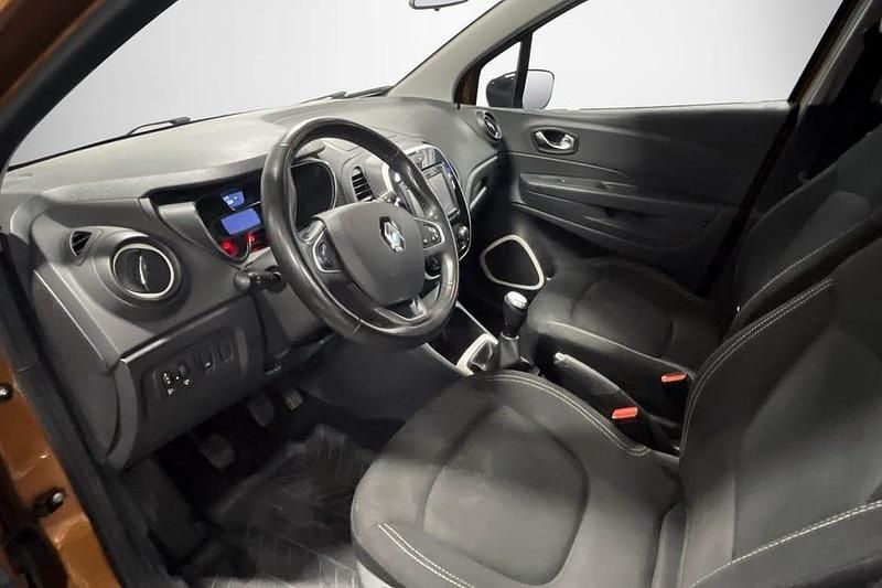 Begagnad Renault Captur 91 HK (66 kW) 2019 SUV