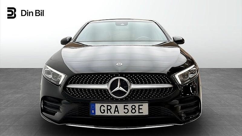 Begagnad Mercedes A180 AMG line 136 HK (100 kW) 2020 Svart Sedan