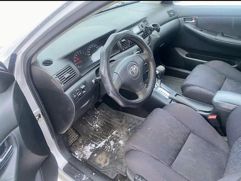 Begagnad Toyota Corolla 110 HK (80 kW) 2002 Light grey Kombi