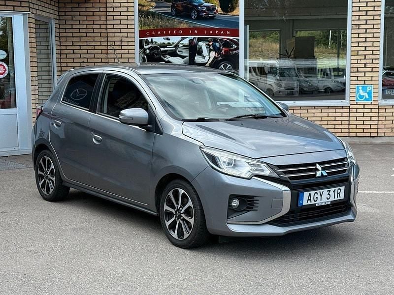 Grå Begagnad 2021 Mitsubishi Space Star Kombi | 129 500 kr (Marknadspris) - Bild 1/4