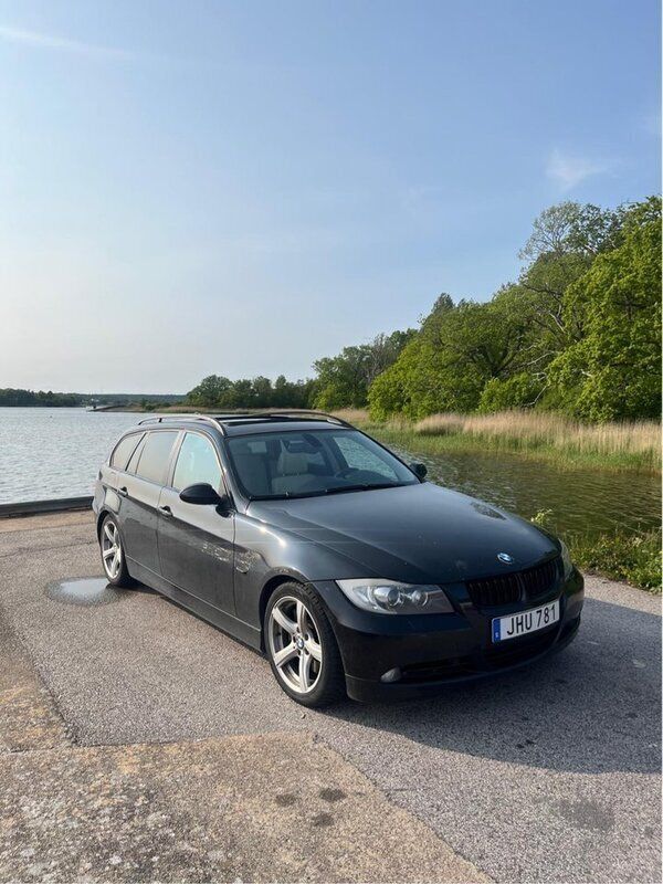 Svart Begagnad 2007 BMW 335 Comfort Edition Kombi | 140 000 kr (Marknadspris) - Bild 1/4